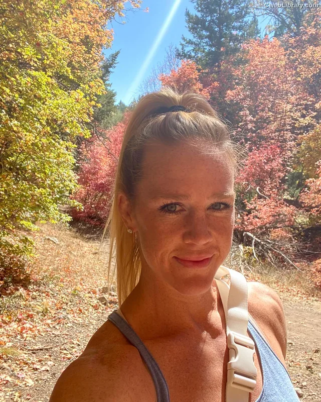Holly Holm photo 22 of 345