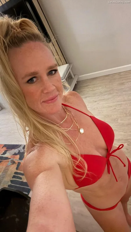 Holly Holm photo 1 of 345