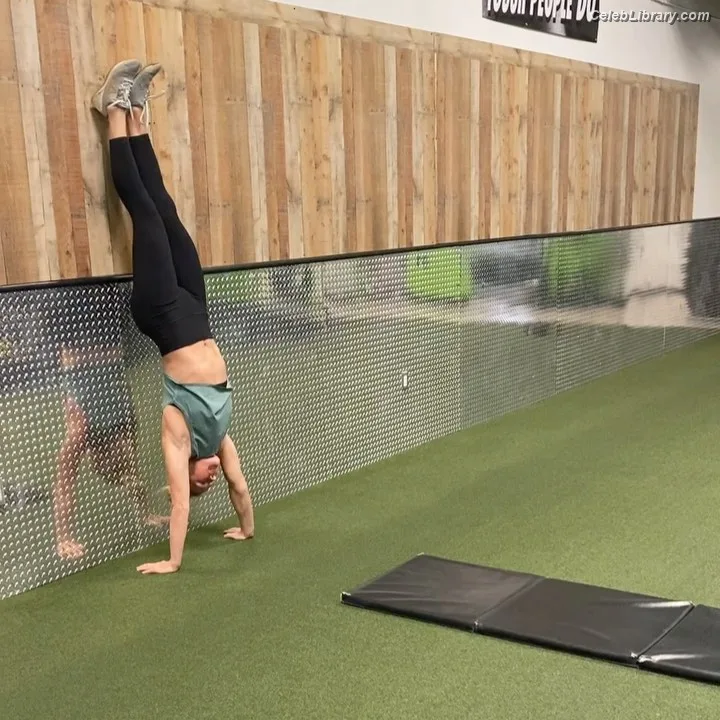 Holly Holm photo 10 of 345