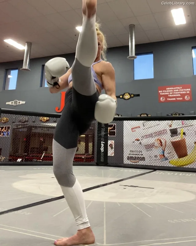 Holly Holm photo 20 of 345
