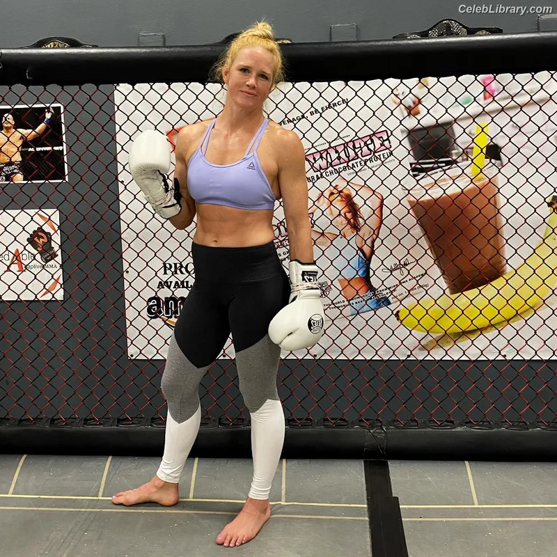 Holly Holm photo 22 of 345