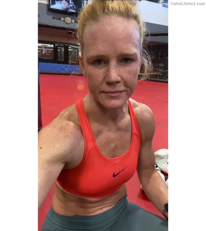 Holly Holm photo 24 of 345