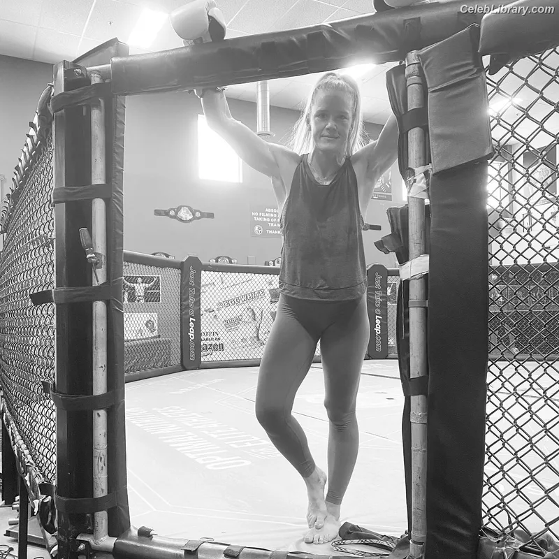 Holly Holm photo 4 of 345