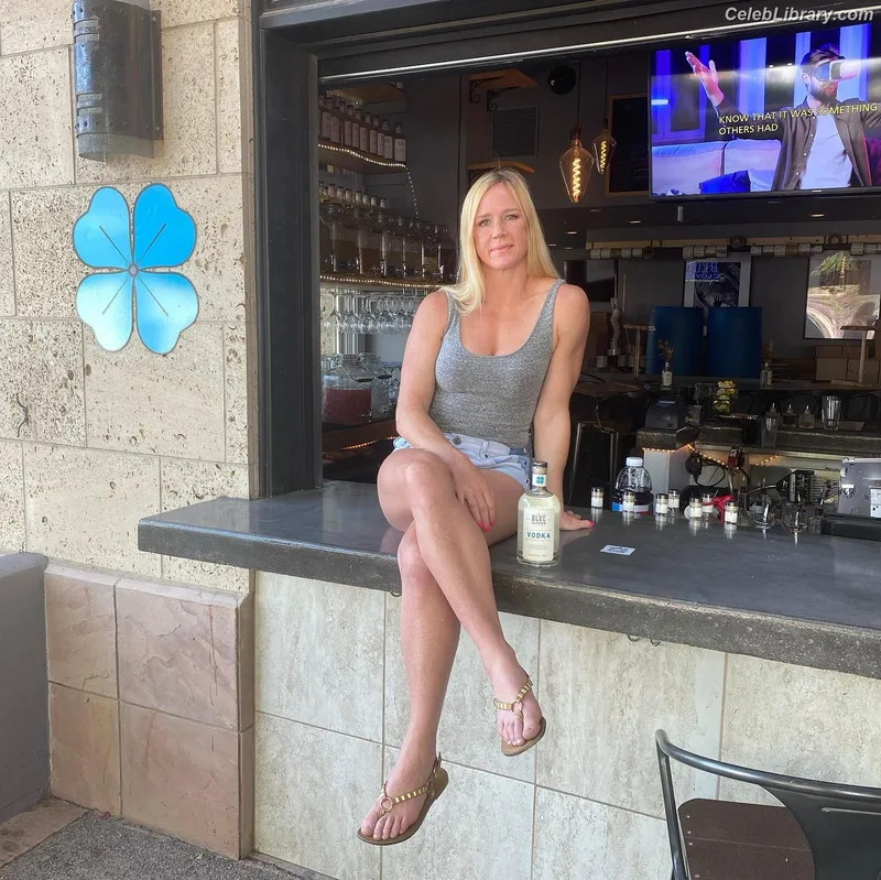 Holly Holm photo 8 of 345