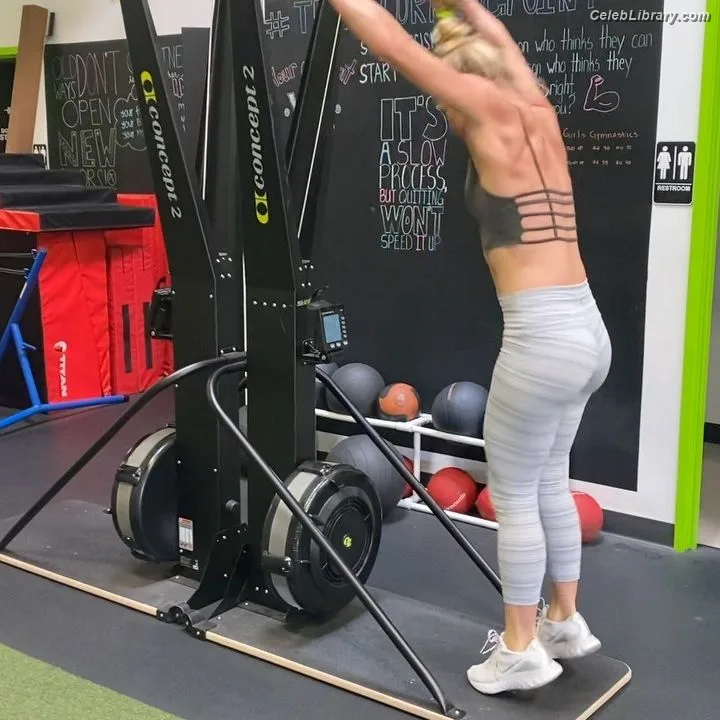 Holly Holm photo 14 of 345