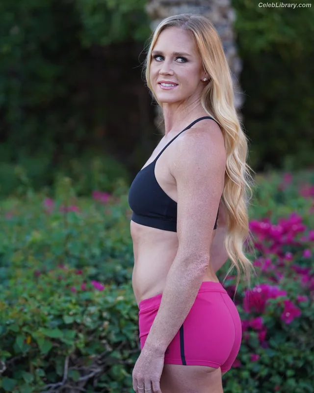 Holly Holm photo 18 of 345