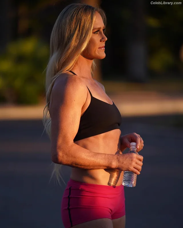 Holly Holm photo 21 of 345