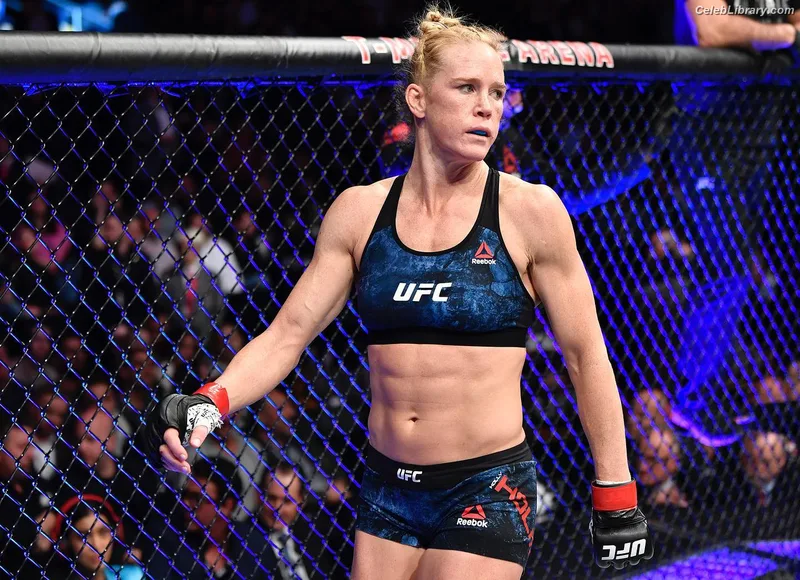 Holly Holm photo 22 of 345
