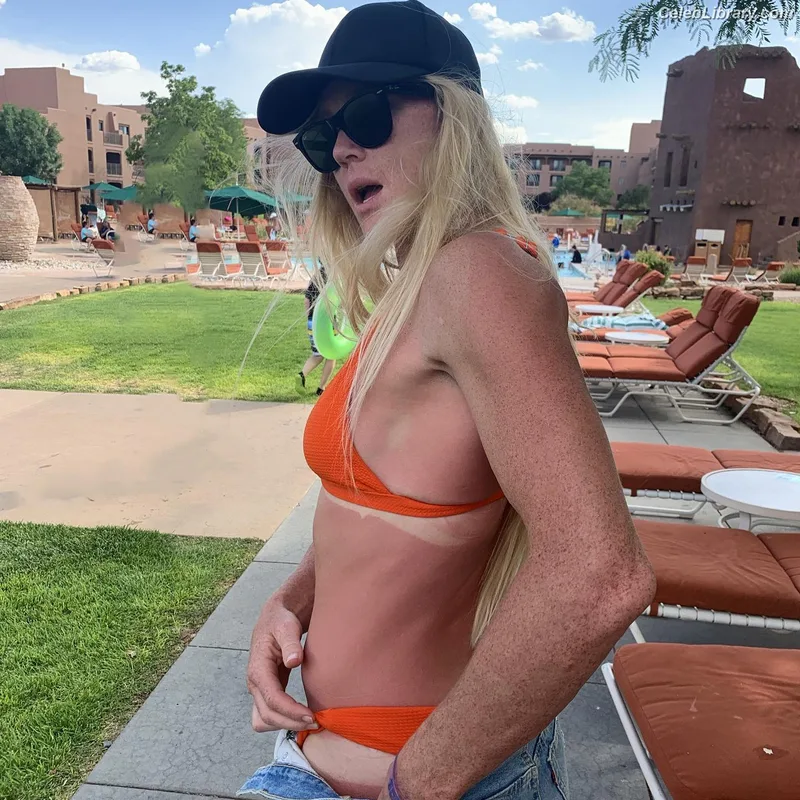 Holly Holm photo 23 of 345