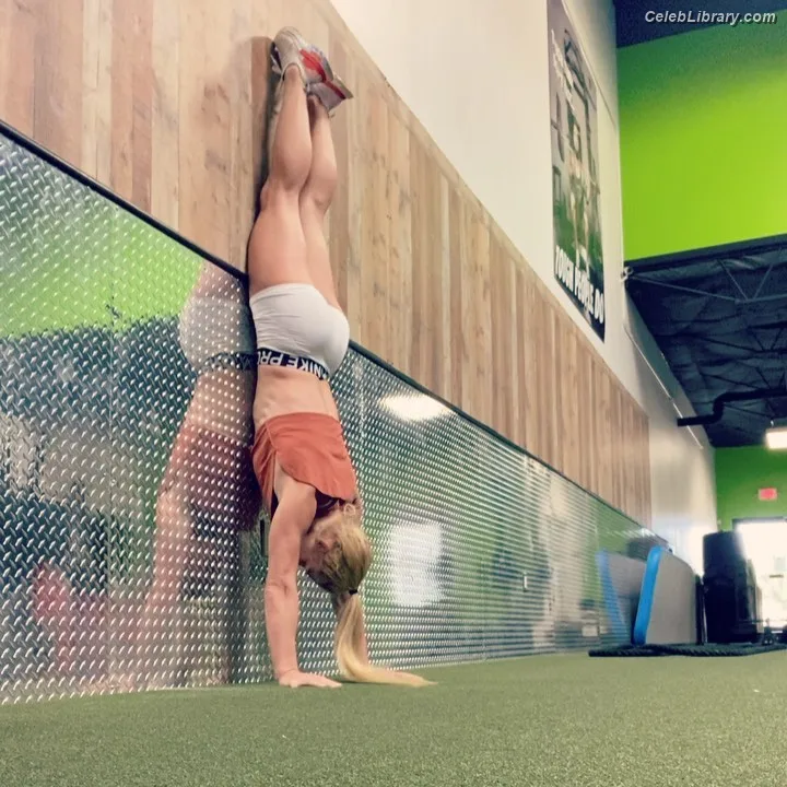Holly Holm photo 24 of 345
