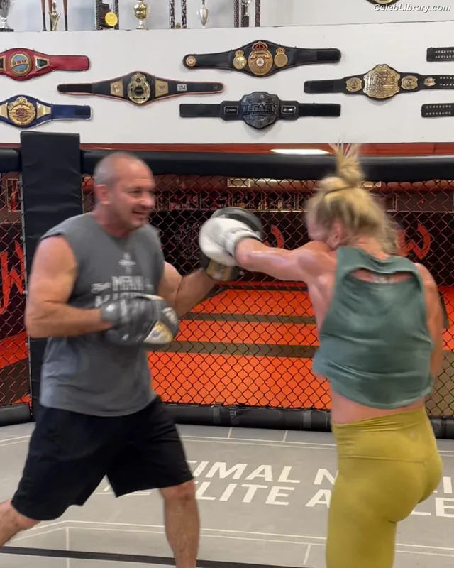 Holly Holm photo 14 of 345