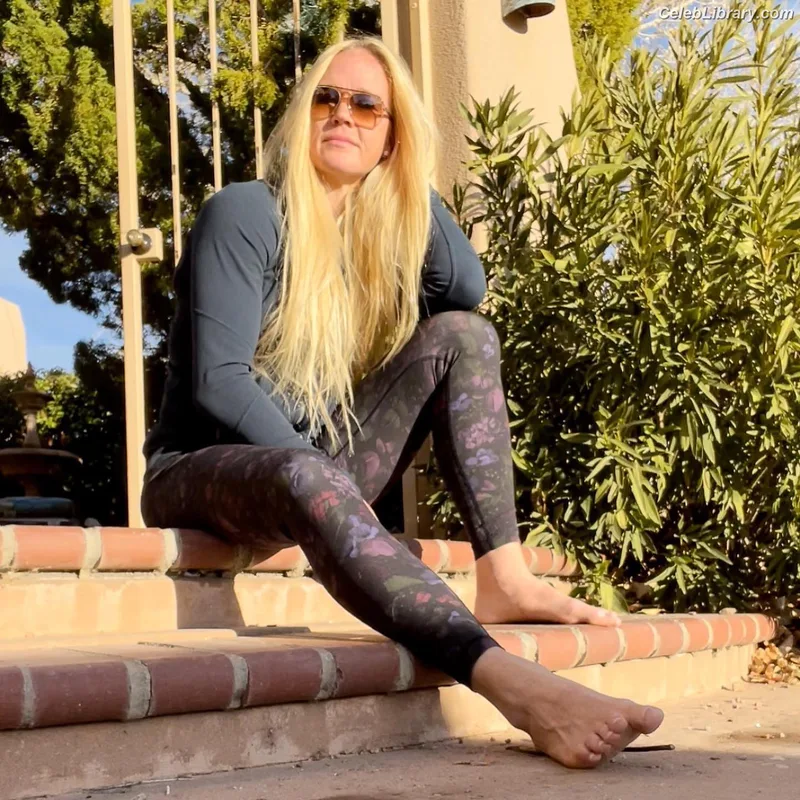 Holly Holm photo 22 of 345