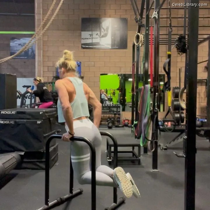 Holly Holm photo 2 of 345