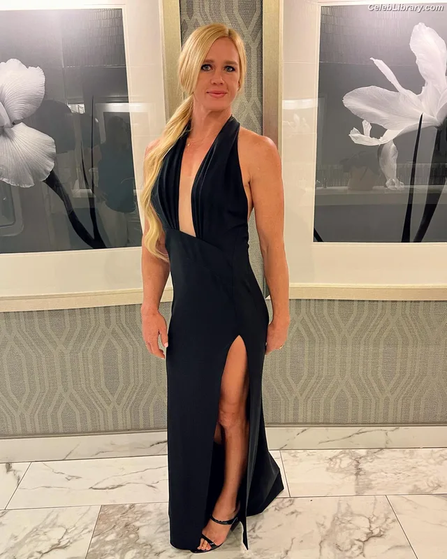 Holly Holm photo 14 of 345