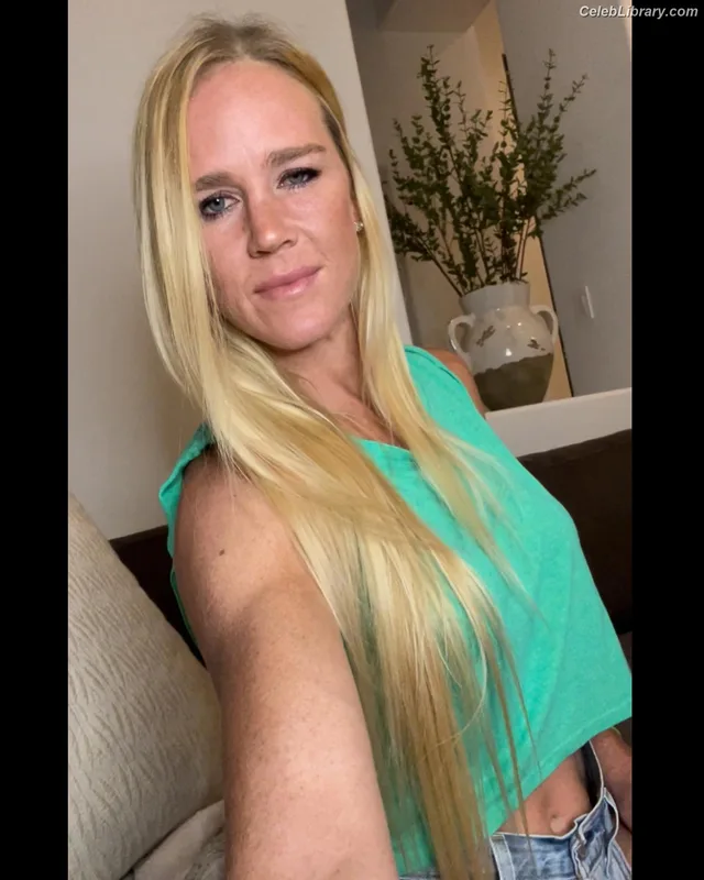 Holly Holm photo 15 of 345