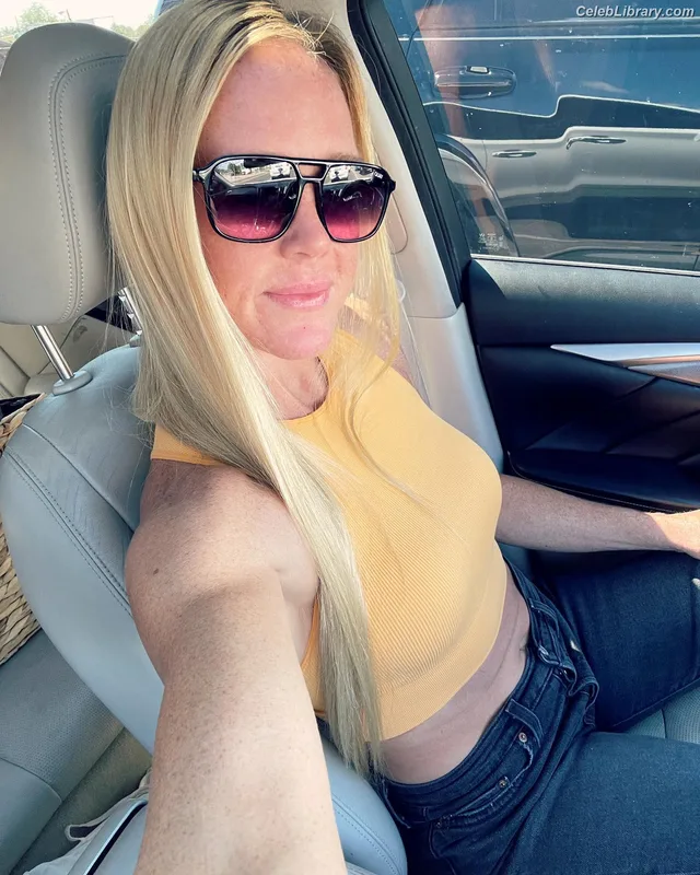 Holly Holm photo 19 of 345