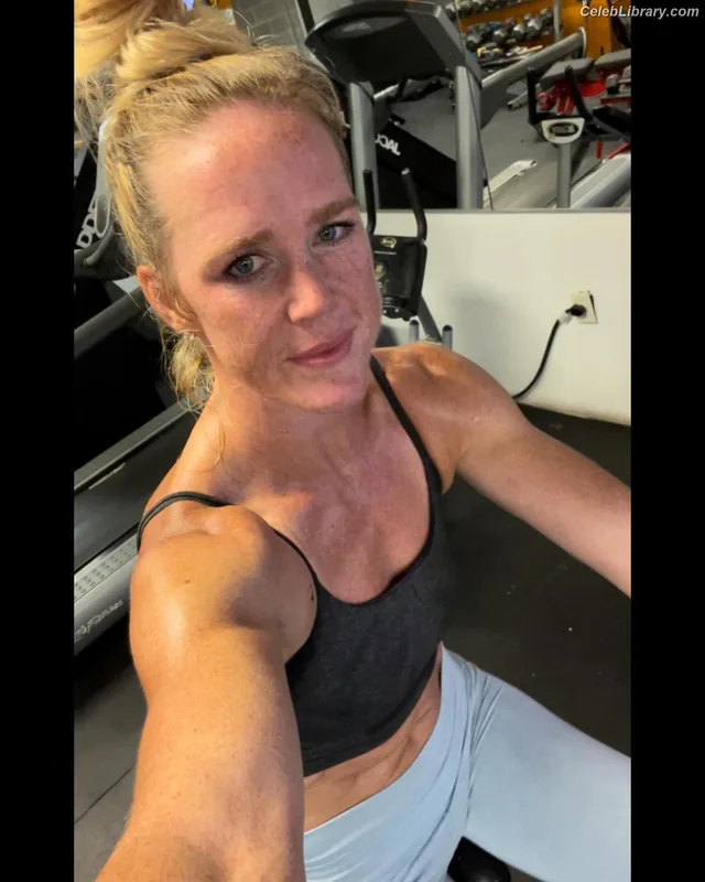 Holly Holm photo 20 of 345