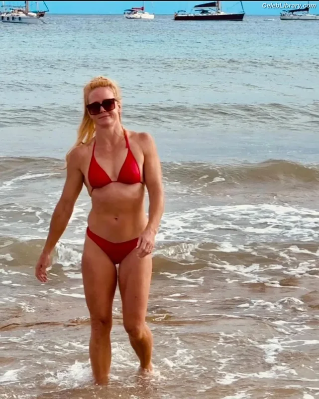 Holly Holm photo 10 of 345