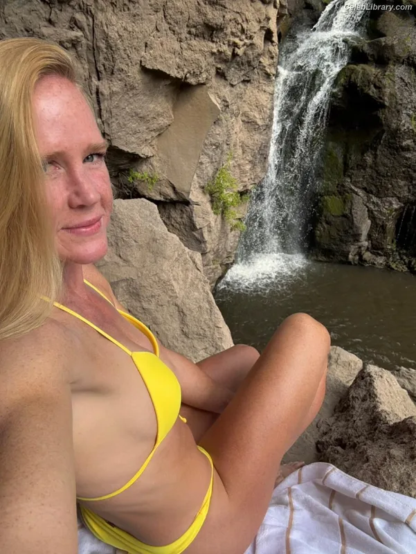 Holly Holm photo 11 of 345