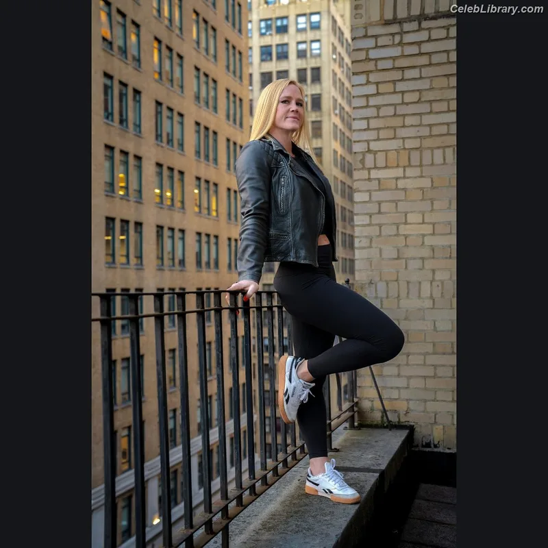 Holly Holm photo 18 of 345