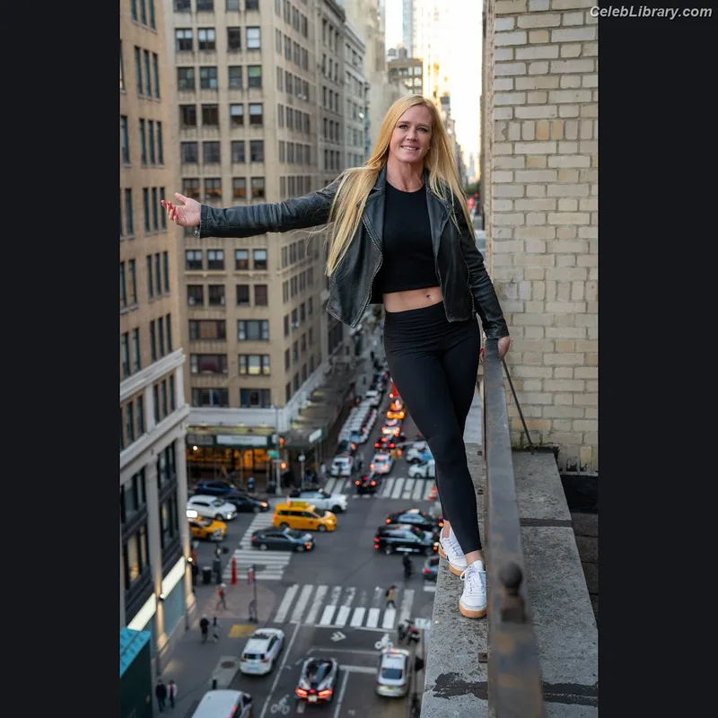 Holly Holm photo 20 of 345