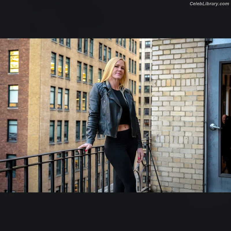 Holly Holm photo 21 of 345