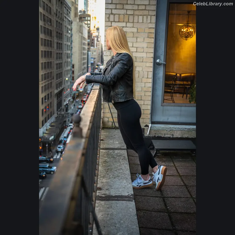 Holly Holm photo 22 of 345