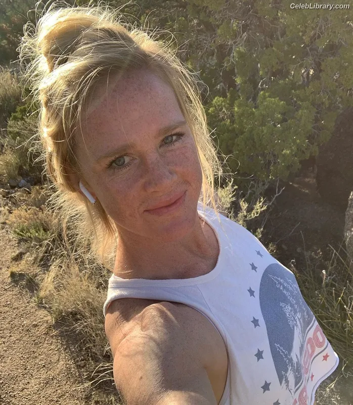 Holly Holm photo 20 of 345