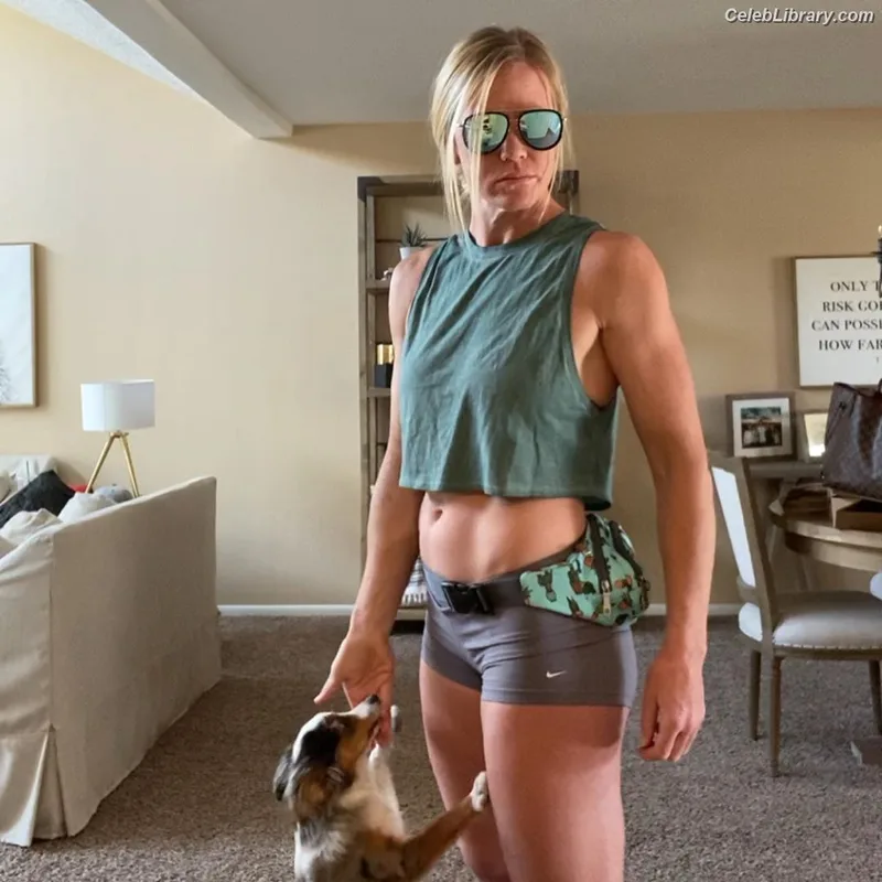 Holly Holm photo 22 of 345