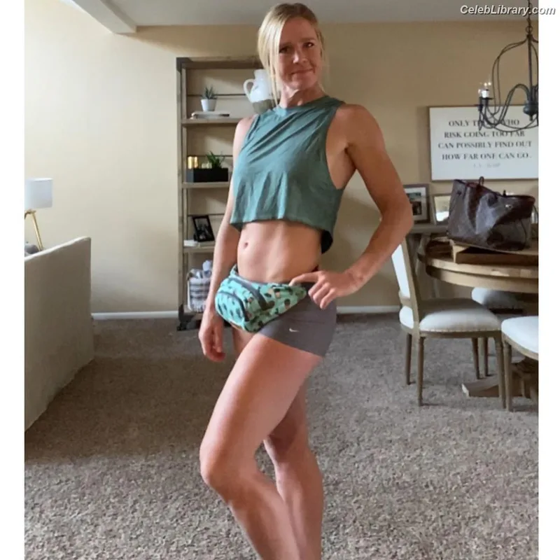 Holly Holm photo 24 of 345