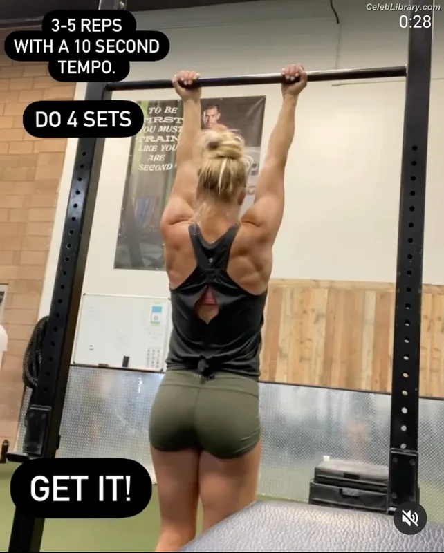 Holly Holm photo 20 of 345