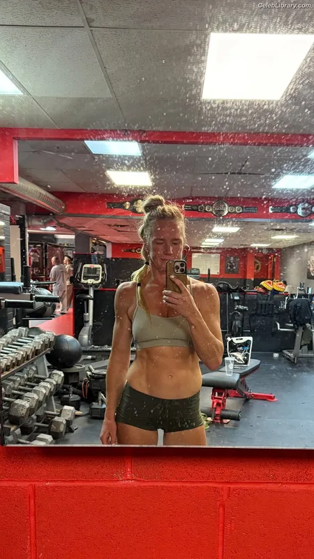 Holly Holm photo 8 of 345