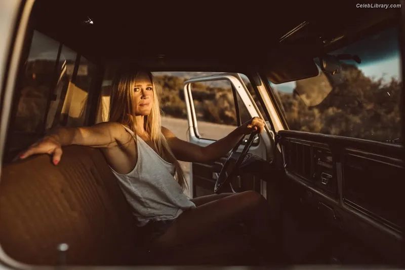 Holly Holm photo 15 of 345