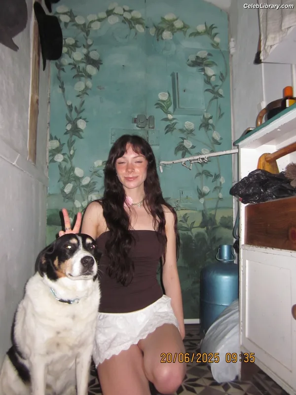 Holly Humberstone photo 5 of 167