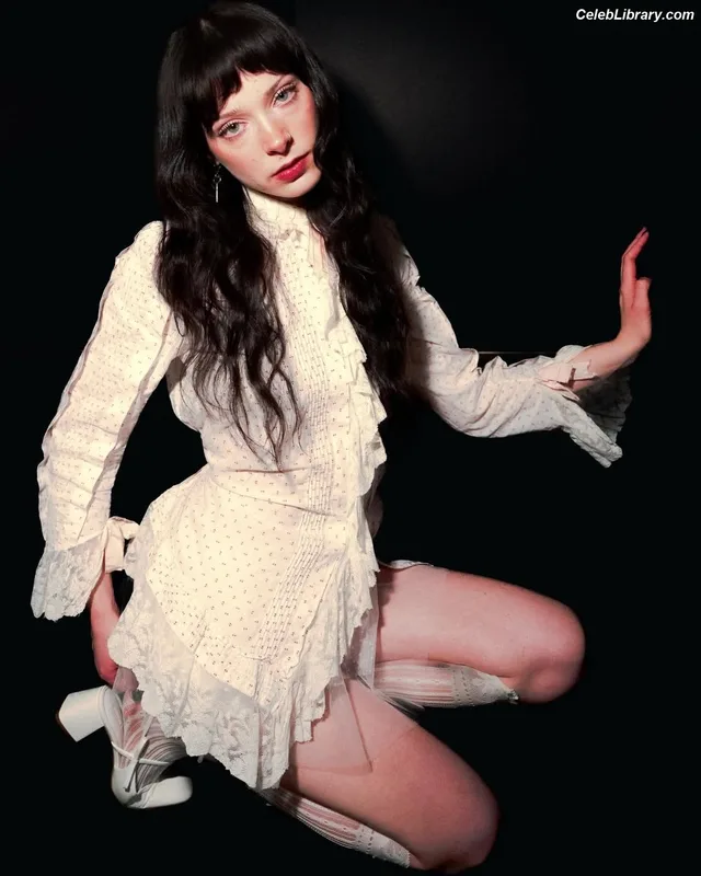 Holly Humberstone photo 11 of 167