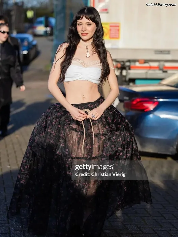 Holly Humberstone photo 21 of 167