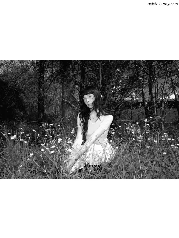 Holly Humberstone photo 21 of 167