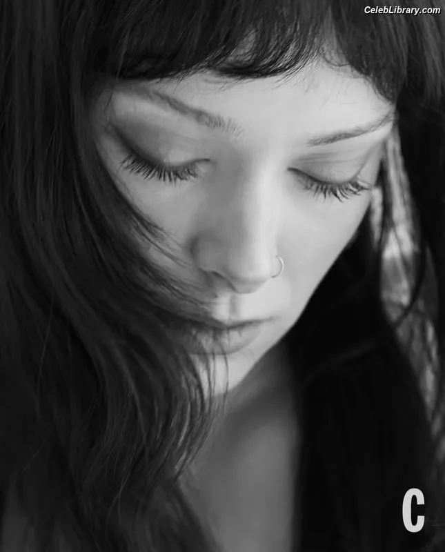 Holly Humberstone photo 9 of 167