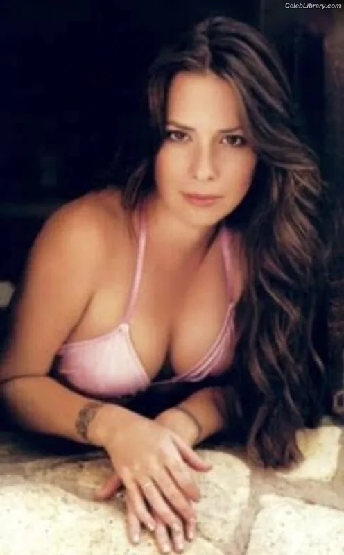 Holly Marie Combs photo 6 of 7