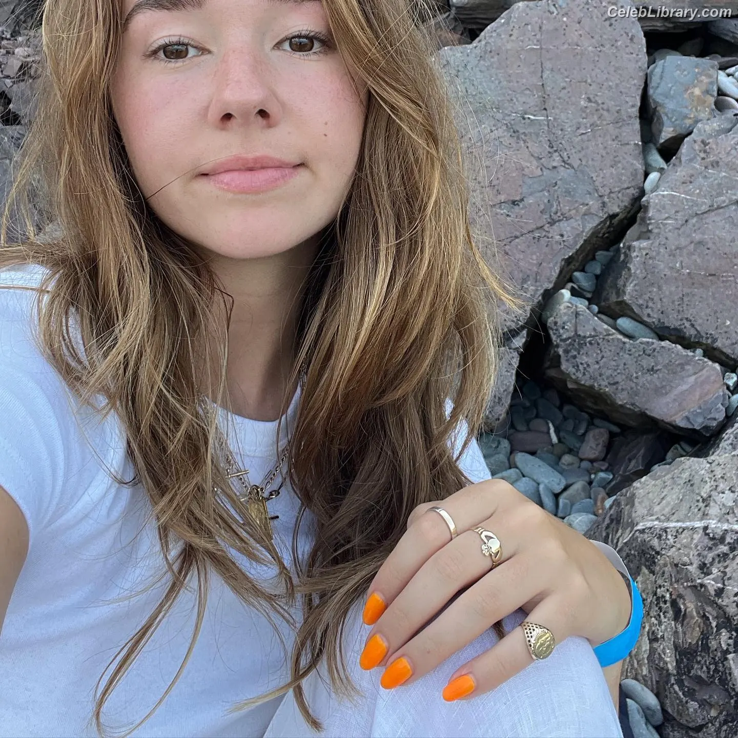 Holly Taylor photo 15 of 130