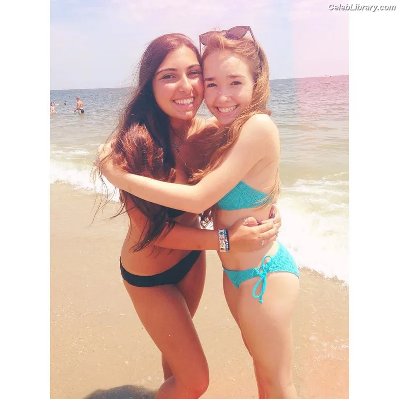 Holly Taylor photo 3 of 131