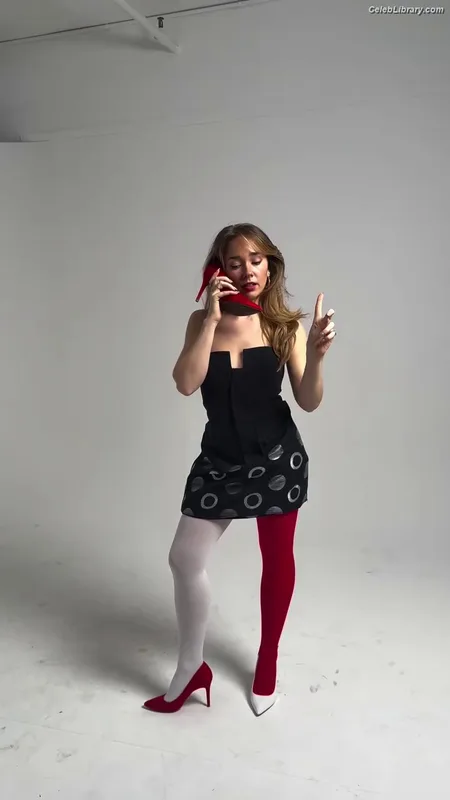 Holly Taylor photo 24 of 131