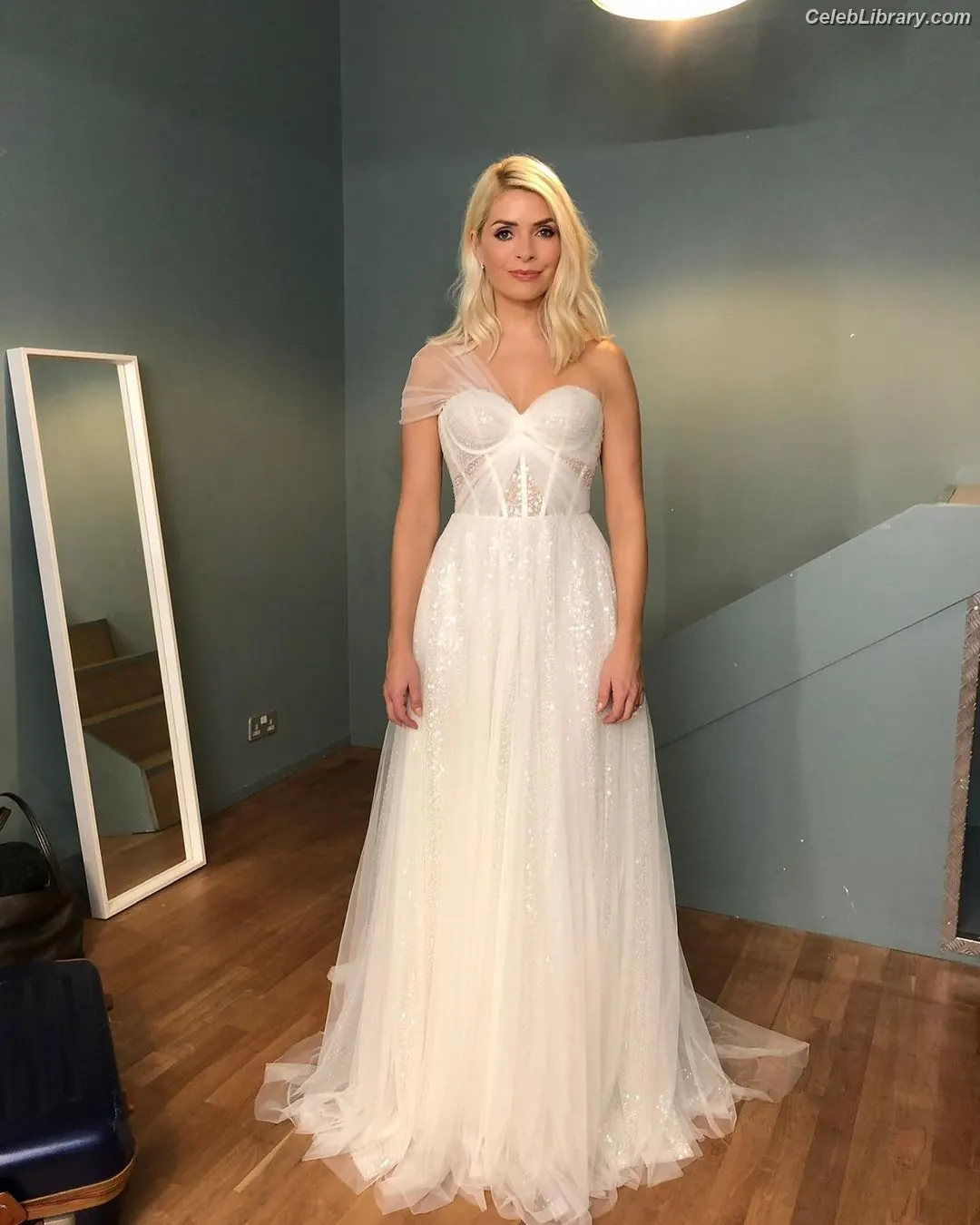 Holly Willoughby photo 1 of 930