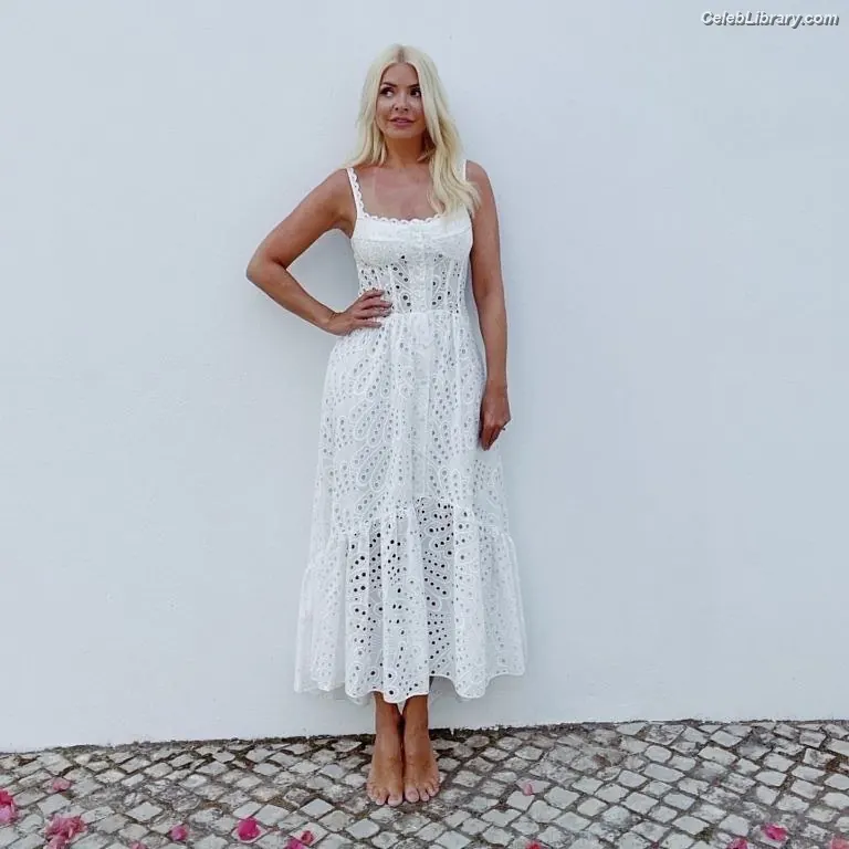 Holly Willoughby photo 24 of 930