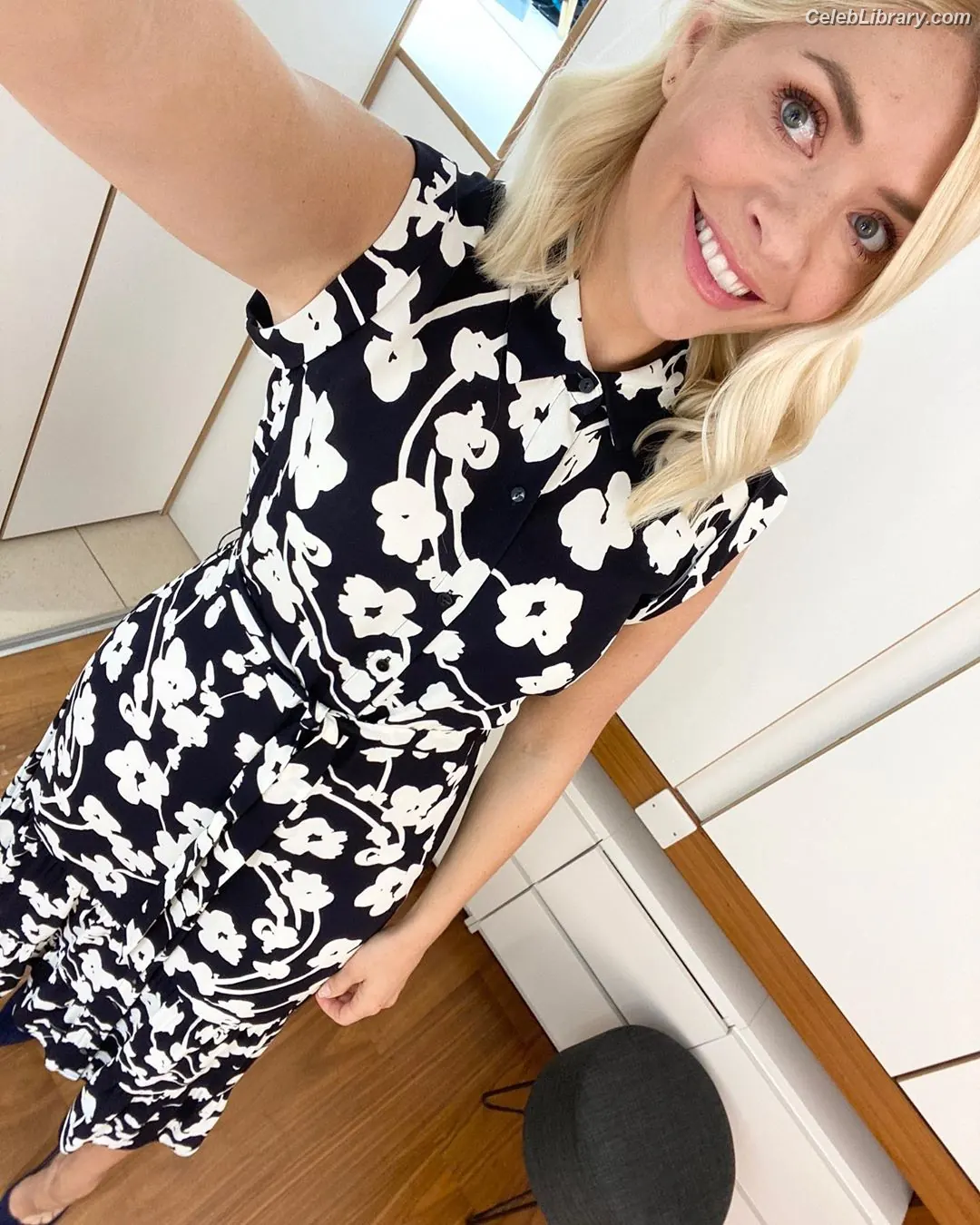 Holly Willoughby photo 18 of 930