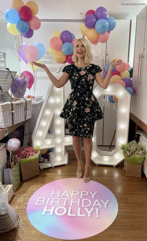Holly Willoughby photo 22 of 930