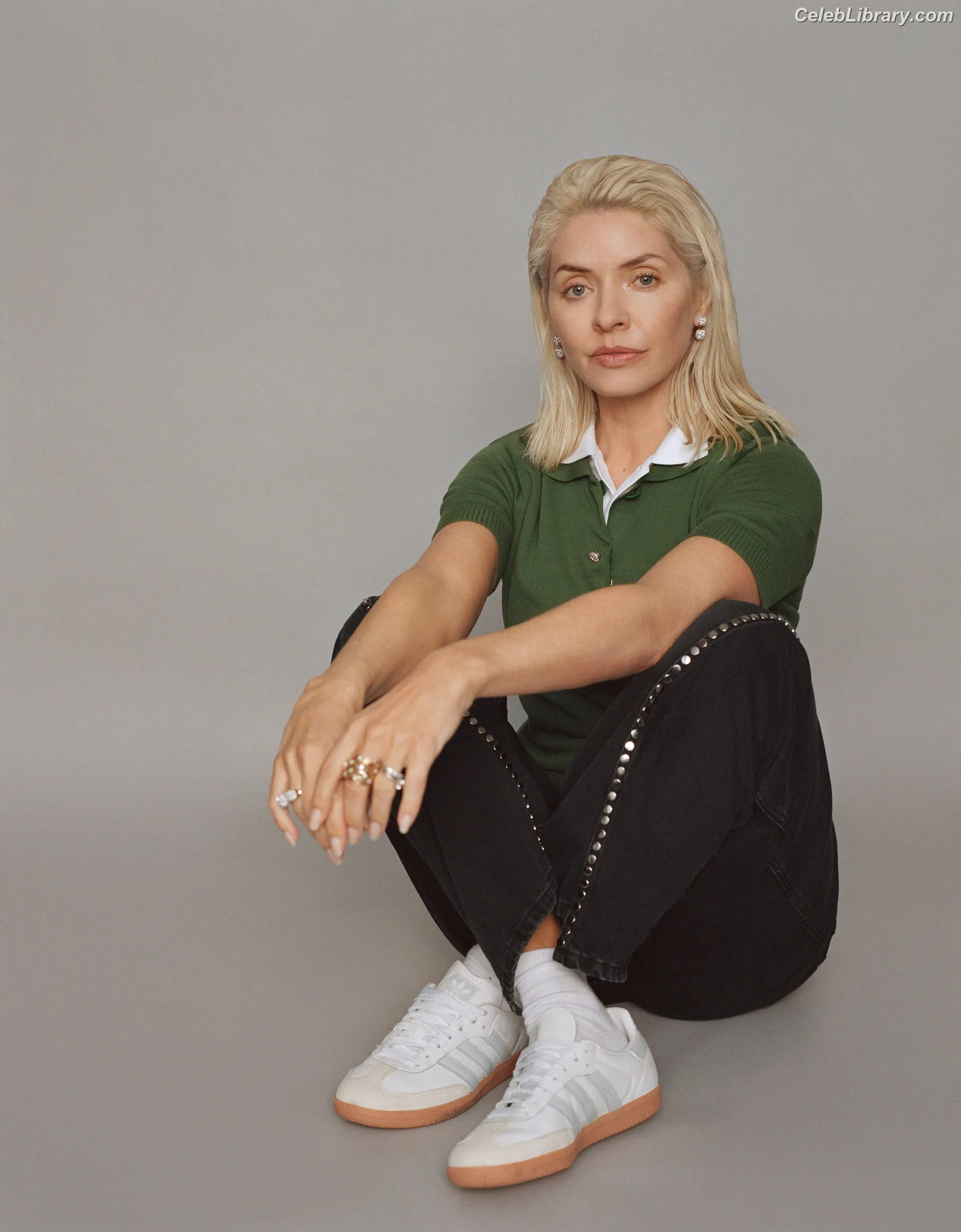 Holly Willoughby photo 16 of 930