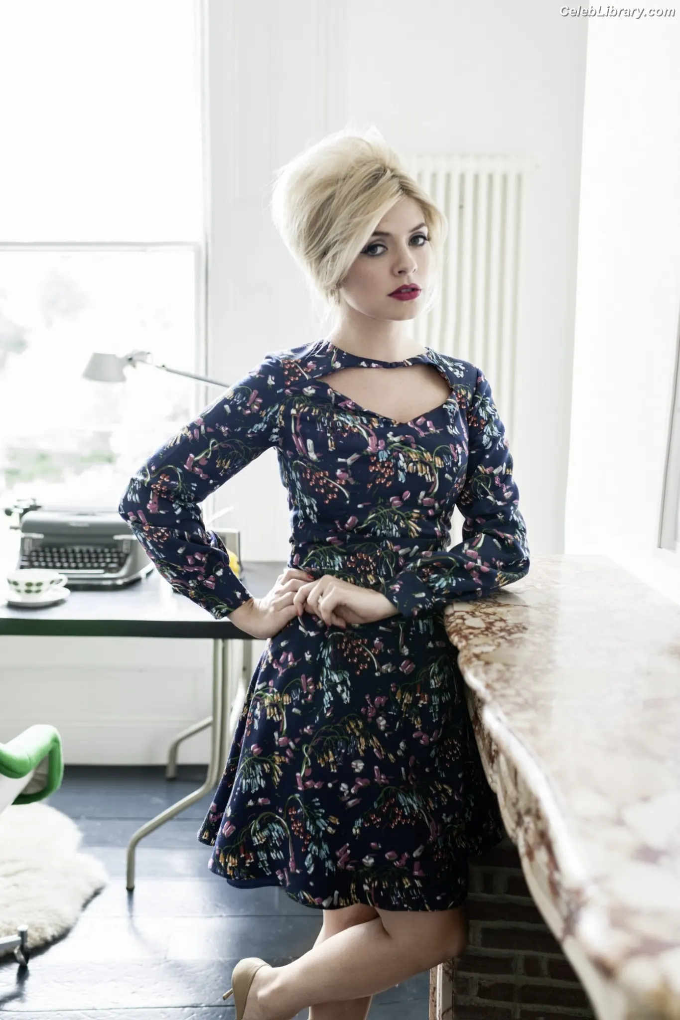 Holly Willoughby photo 3 of 930