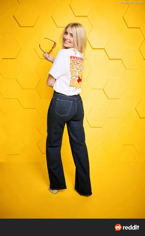 Holly Willoughby photo 21 of 931