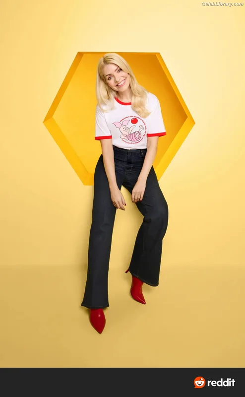 Holly Willoughby photo 22 of 931